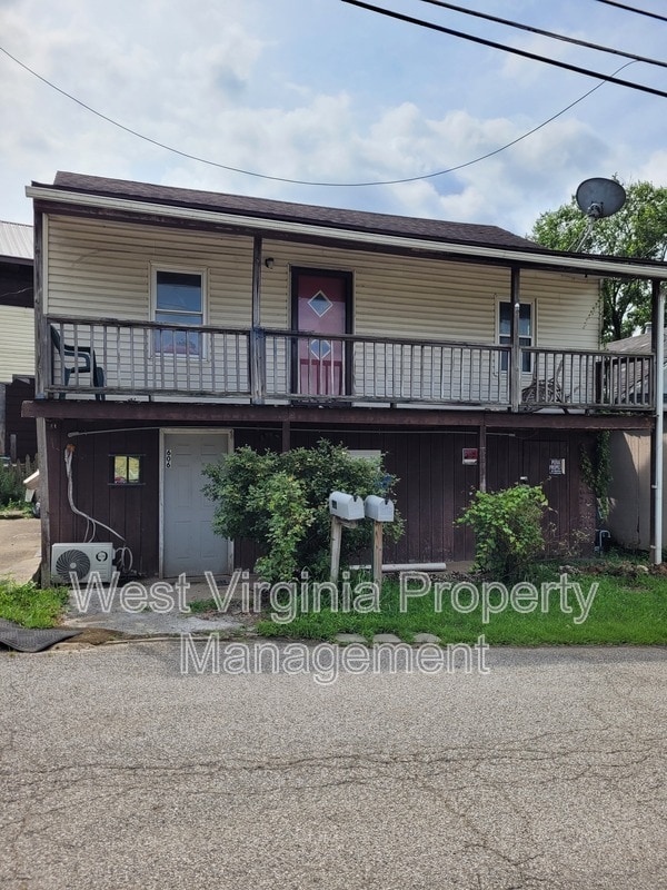 Building Photo - 606 21st St W
