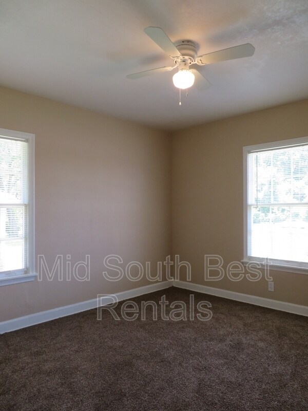 Foto del edificio - 2676 James Rd