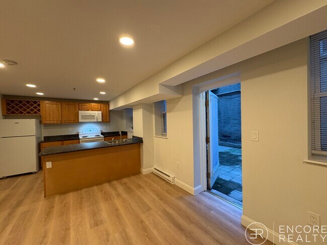 Building Photo - 51 Queensberry St