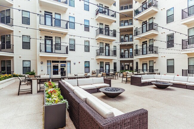 Foto del edificio - 819 18th Ave S