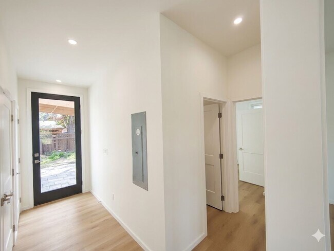 Foto del edificio - Fully Fenced Private Single-Level 2x2 Retreat in Bend with Bonus Office Nook!