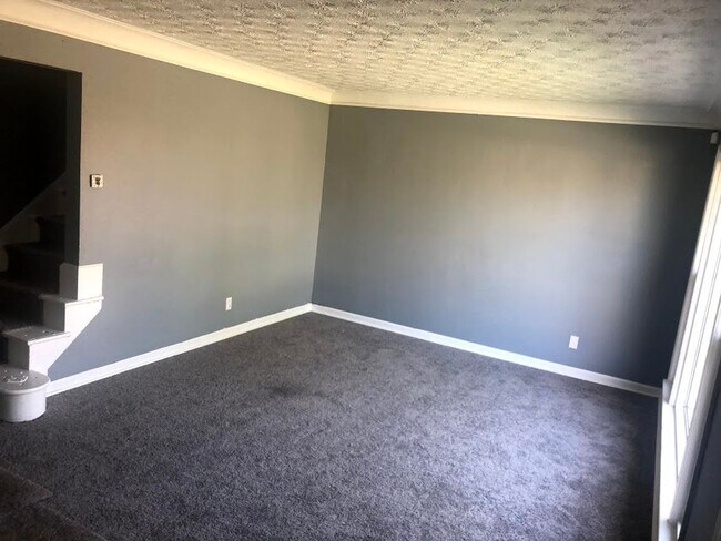 Building Photo - Cozy, NEW Spacious 5 Bedroom / 1 Bath