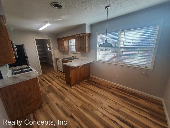 Foto del edificio - 3 br, 2 bath House - 1000 Jerry