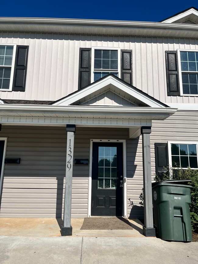 Building Photo - 1329 Filbert St