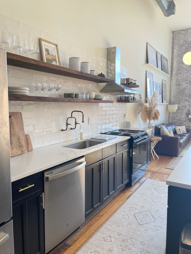 4242 Laclede Ave Unit 213, Saint Louis, MO 63108 Condo for Rent in