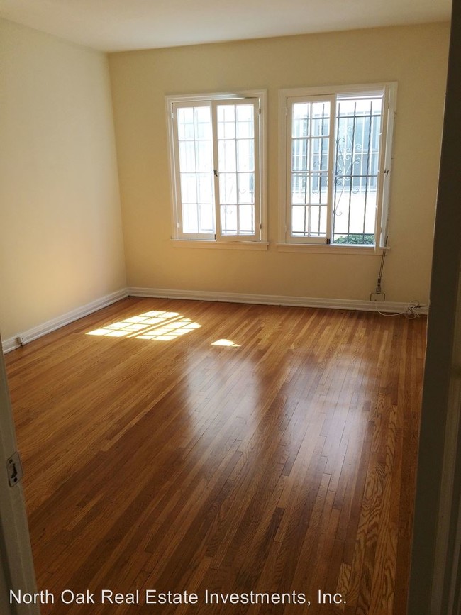 Building Photo - 6530-6532 Lindenhurst Ave