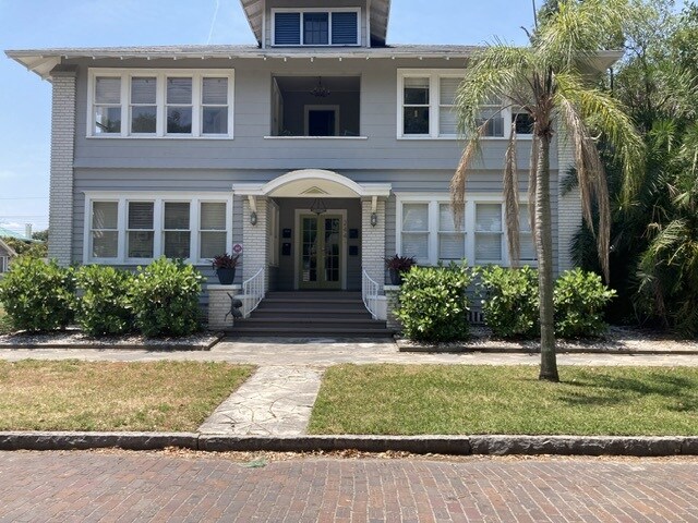 Primary Photo - 244 10th Ave NE