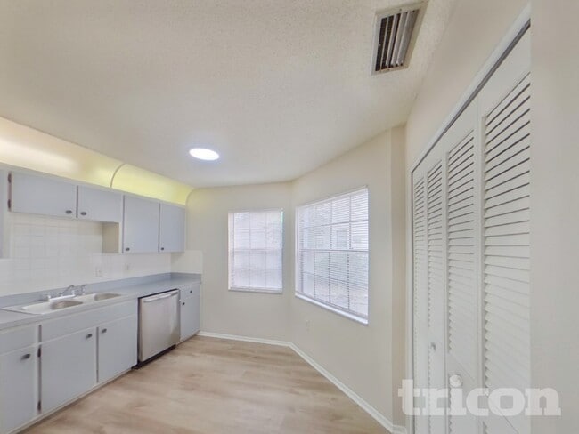 Building Photo - 1203 70th Dr E