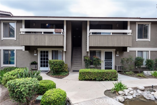 Primary Photo - 320 Streamwood