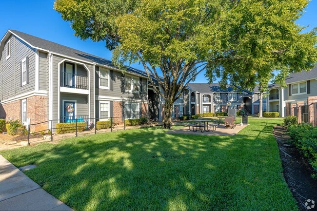 Building Photo - Arbors of Burleson