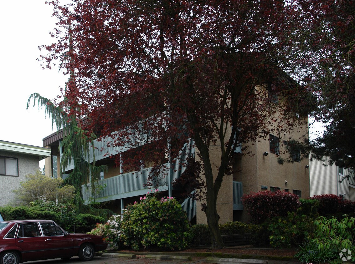 Foto principal - 10550 Stone Ave N