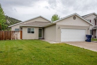 Building Photo - 1900 Teal Dr