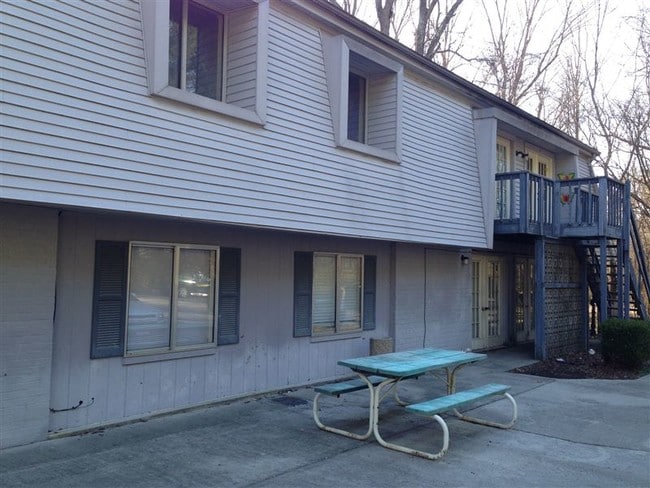 Building Photo - 300 Rickenbacker Dr