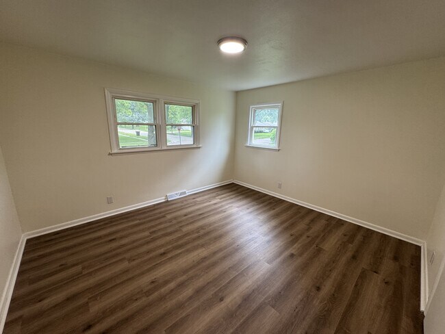Foto del edificio - 2737 Broadmoor Dr