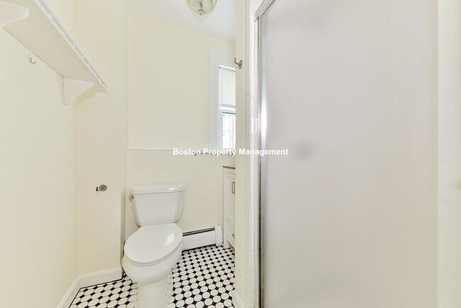 Building Photo - 66 Day St