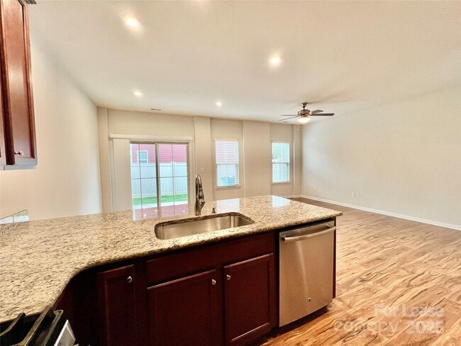 Building Photo - 310 Willow Wood Ct