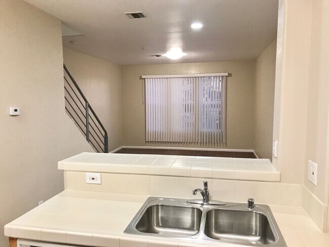 Foto del edificio - 3 bed 3 bath Richmond Townhouse with Garag...