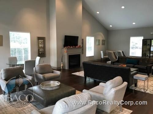 Building Photo - 6400 Lonas Dr