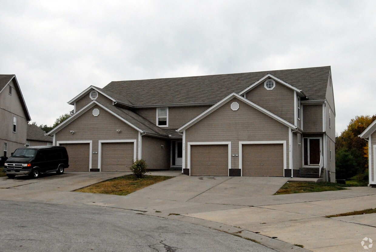 Foto del edificio - Deer Wood Estates Town Homes
