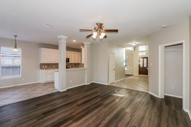 Building Photo - 9510 Wakefield Village Dr