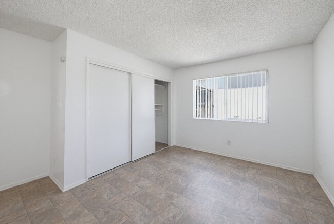 Foto del edificio - 6907 Whitsett Ave