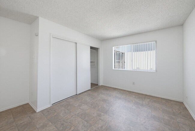 Building Photo - 6907 Whitsett Ave