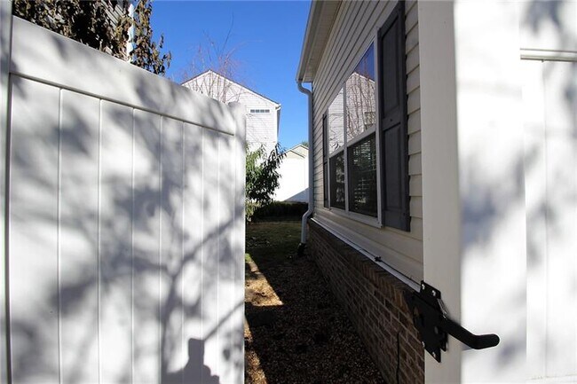 Building Photo - 243 Hiawassee Dr