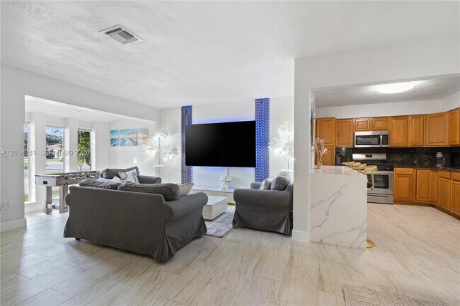 Foto del edificio - 2125 N 14th Ct
