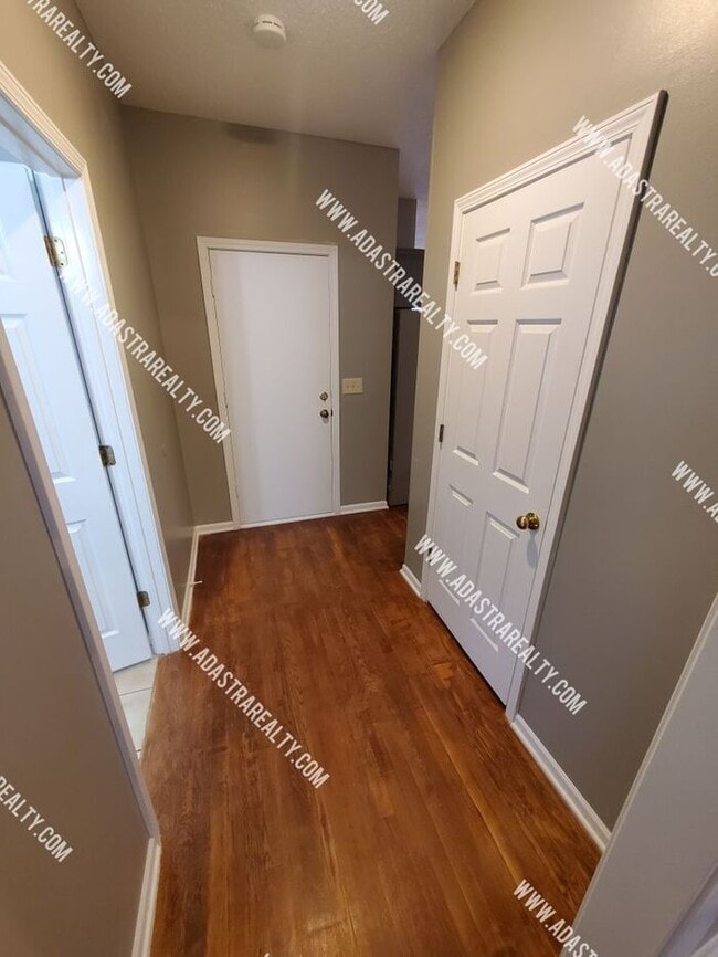 Building Photo - Gorgeous Blue Valley Home-Available in JULY!!