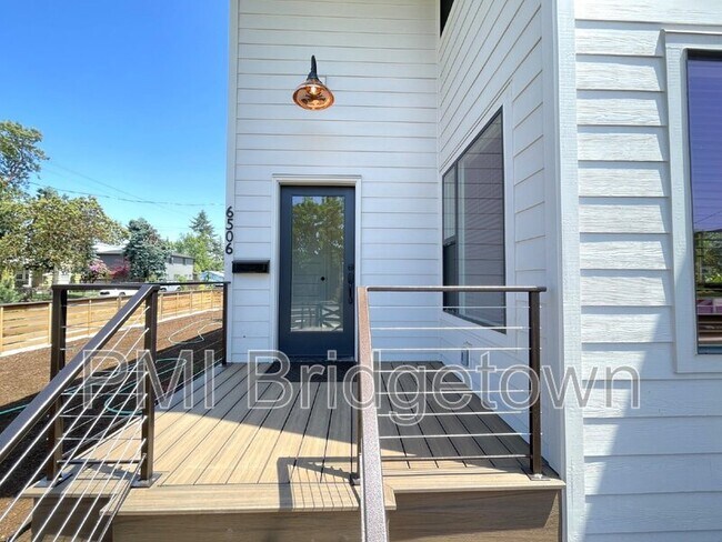 Building Photo - 6506 SE 63rd Ave