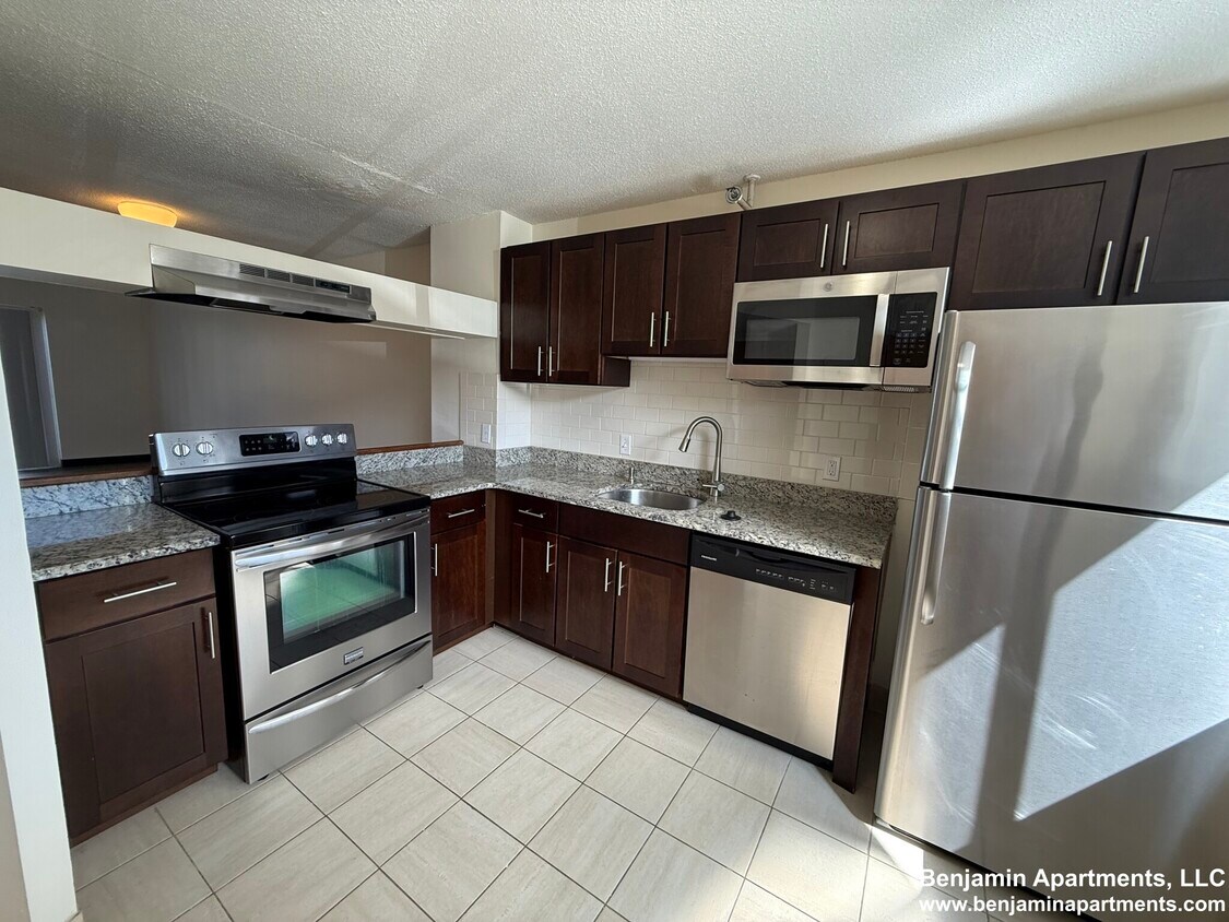 Foto principal - 152 North Beacon St
