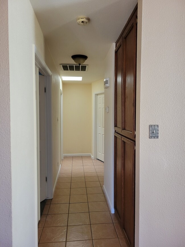 Building Photo - 2146 S 47th Ave