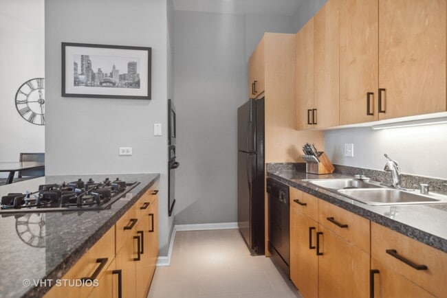 Building Photo - 700 S Clark St