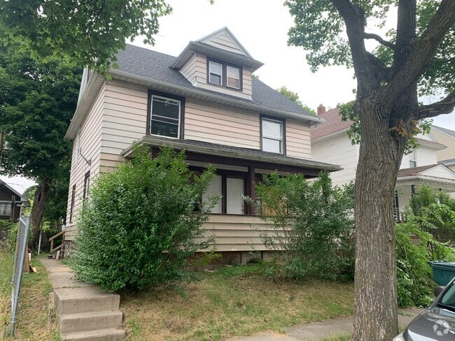 Building Photo - 90 Fairbanks St