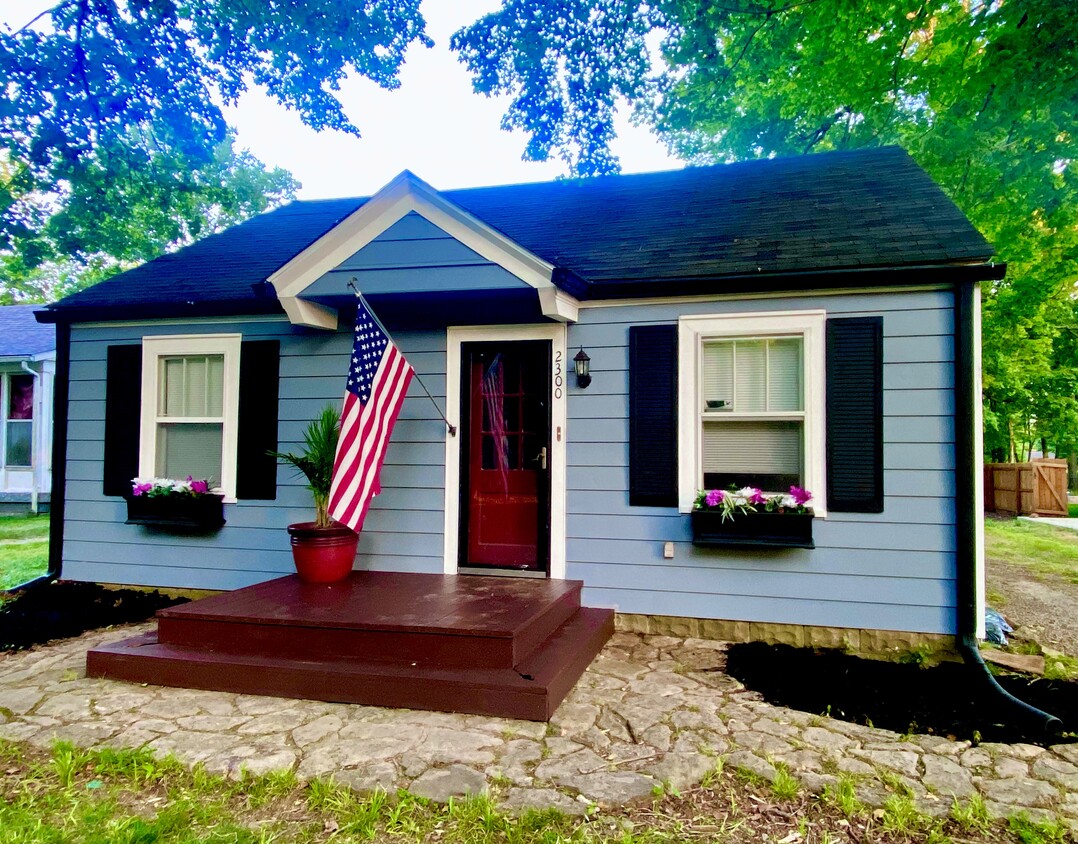 Primary Photo - 2300 Lakeland Rd