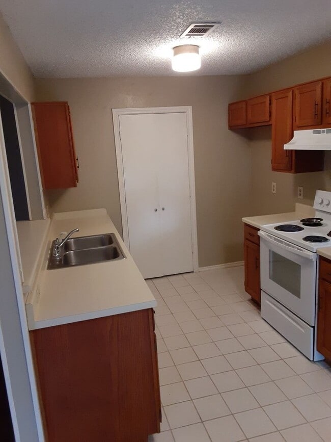 Building Photo - Ready to move in.....