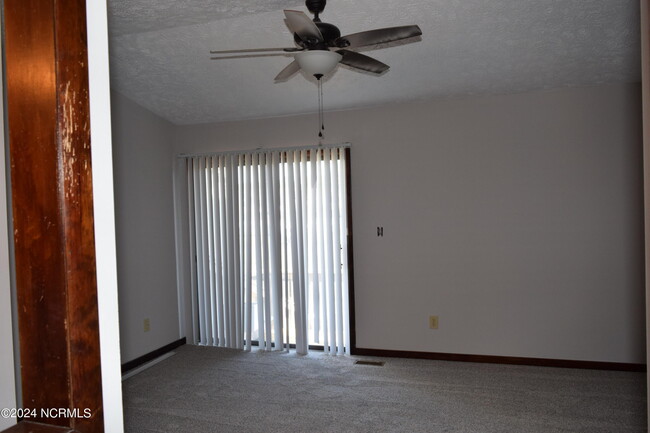Building Photo - 115 Mallard Cove