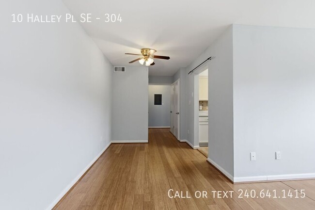 Photo - 10 Halley Pl SE House