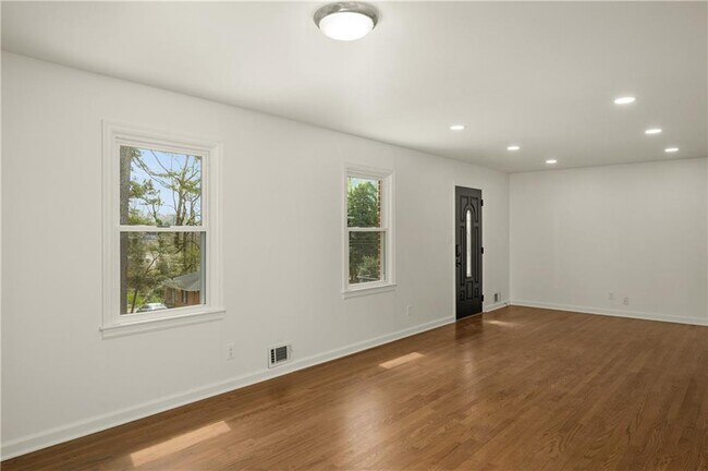 Building Photo - 878 Parkway Dr