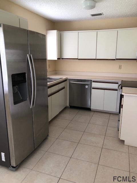 Foto del edificio - 50 Lake Forest Pl