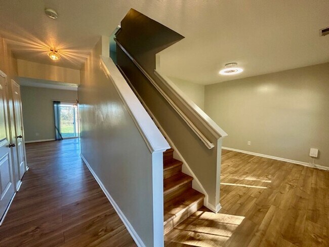 Foto del edificio - Beautiful 4 bed 2.5 bath home