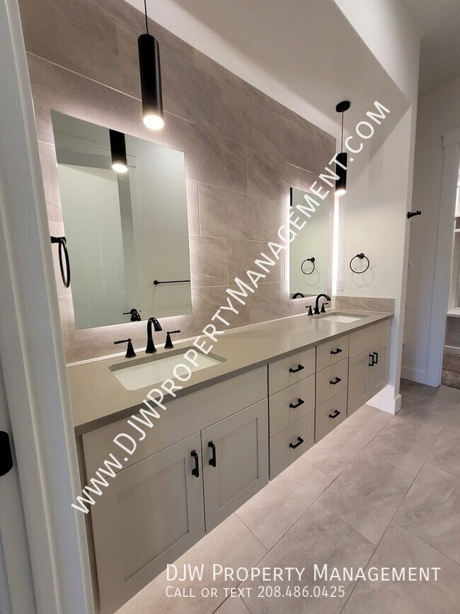 Foto del edificio - 4264 W Lovegood Ln