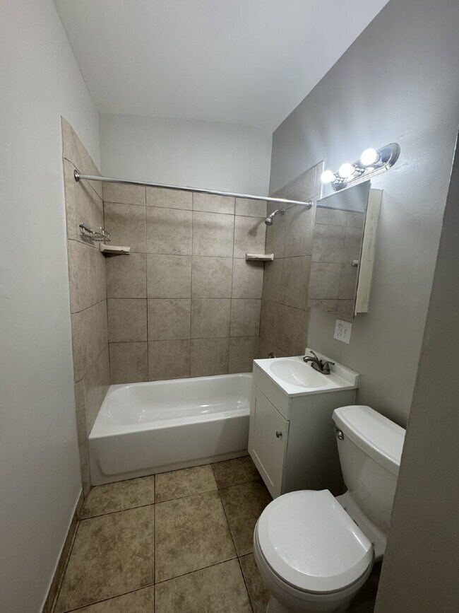 Foto del edificio - 2 Bedroom 1 Bathroom with W/D