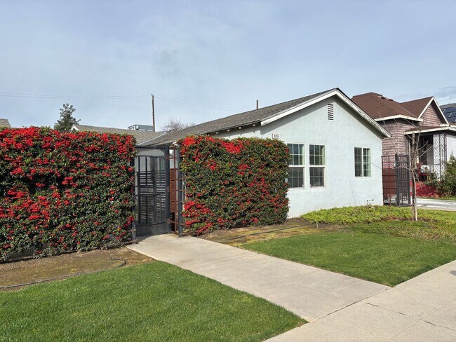 Building Photo - Park 311-319