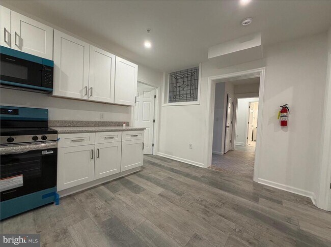 Building Photo - 45 E High St