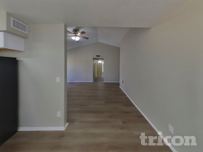 Foto del edificio - 6826 W Cholla St