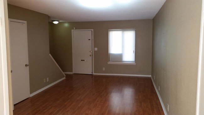 Building Photo - 6580 Poplar Woods Cir S