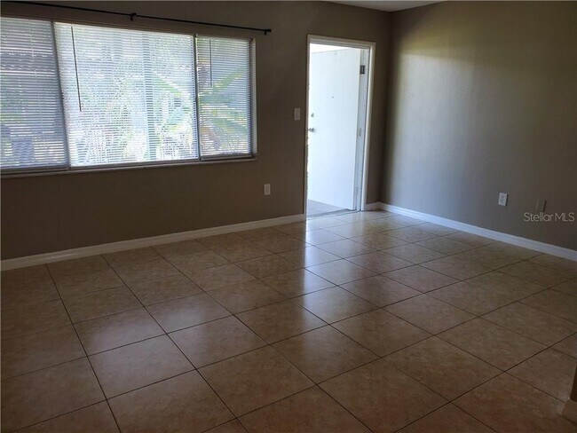 Foto del edificio - 379 47th Ave N