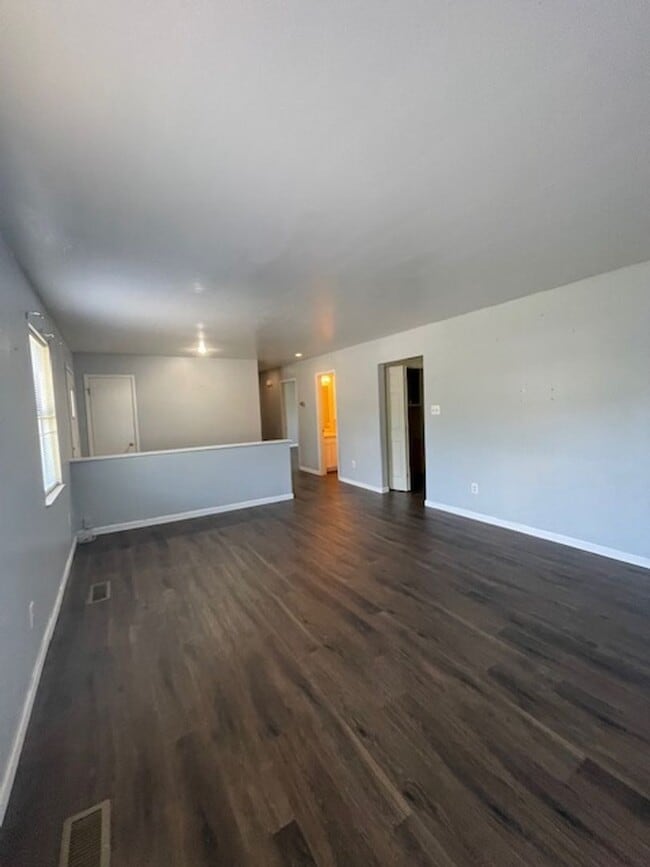 Building Photo - Alcoa City services and schools 2 bedroom ...