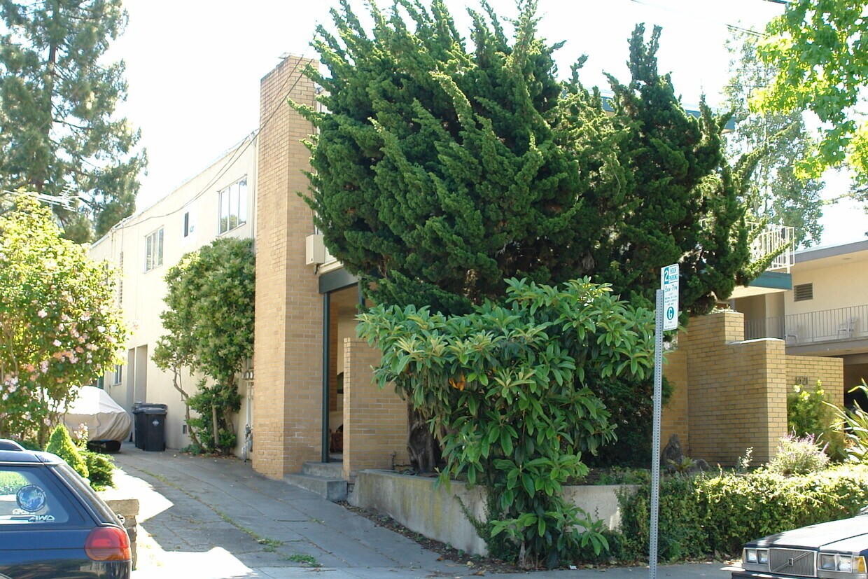 Building Photo - 1421 Walnut St
